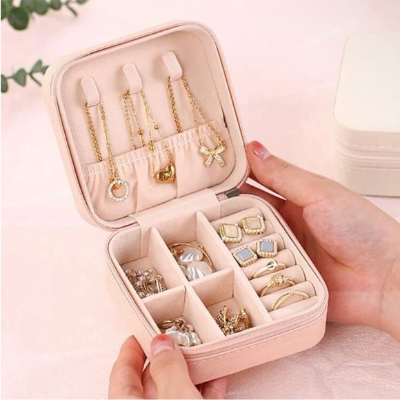 Luzy Jewelry Jewelry - Pink Travel Jewelry Case